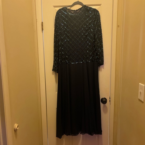 Women’s Dress - Picture 2 of 6